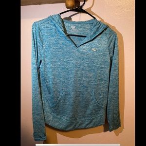 Blue Everlast long sleeve tee.